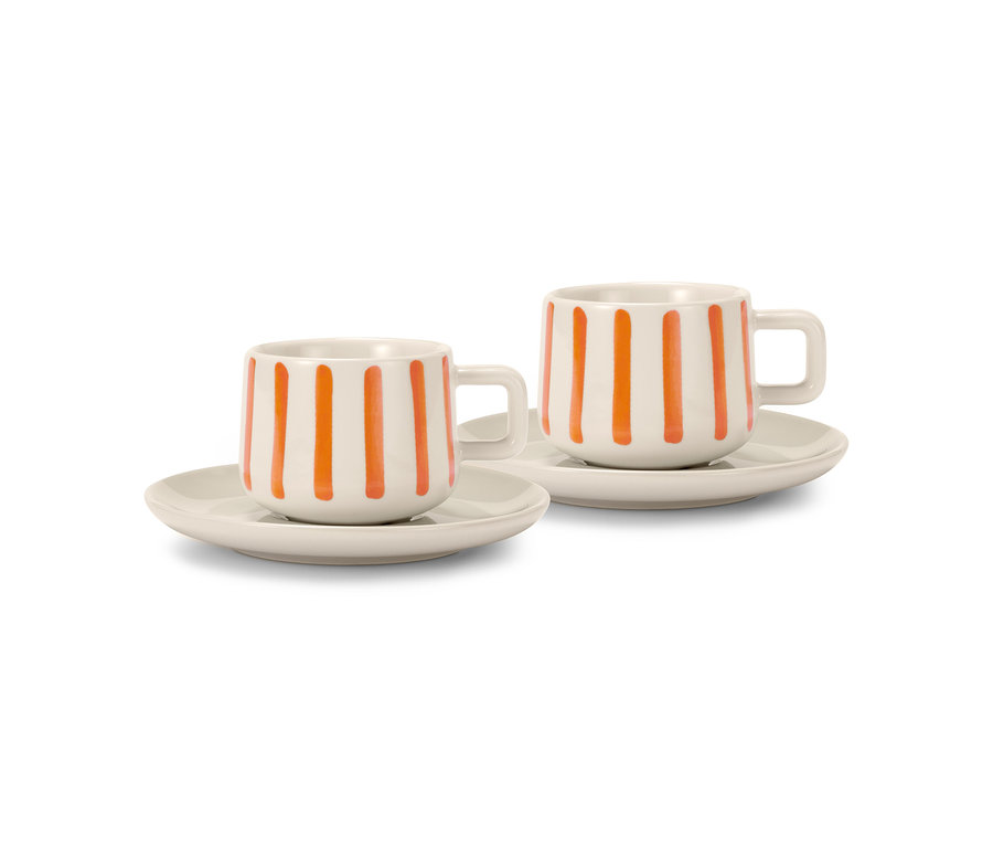 Zwei cremefarbene Espressotassen mit orangefarbenen Streifen und Untertassen, ein 2er Set.