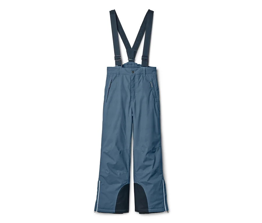 Blaue Skihose mit dunklen Hosenträgern, Reißverschlusstaschen vorne und schwarzen verstärkten Knöcheln mit weißen Reflektorstreifen.