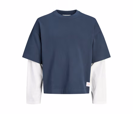 Jack&Jones Double Layered Shirt mit einem dunkelblauen Kurzarm-Oberteil über einem weißen Langarm-Shirt.