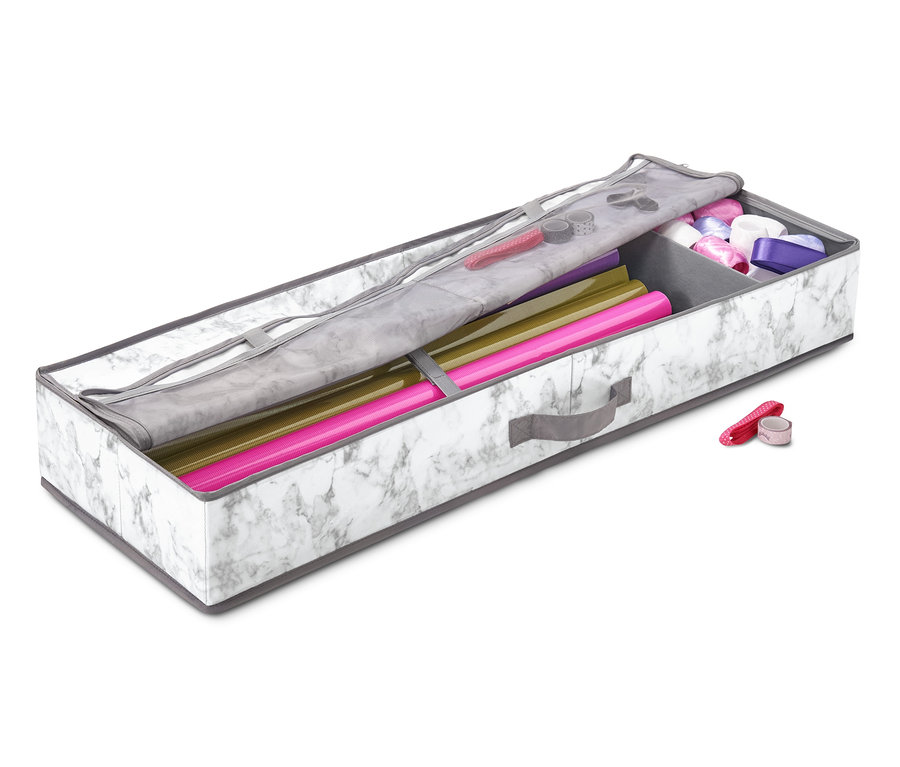 Ein geöffneter Geschenkpapier-Organizer mit Marmormuster, der Papierrollen und Bänder enthält.