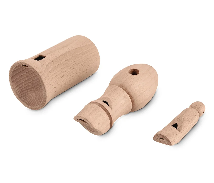 Vogelpfeifen-Set aus Holz.