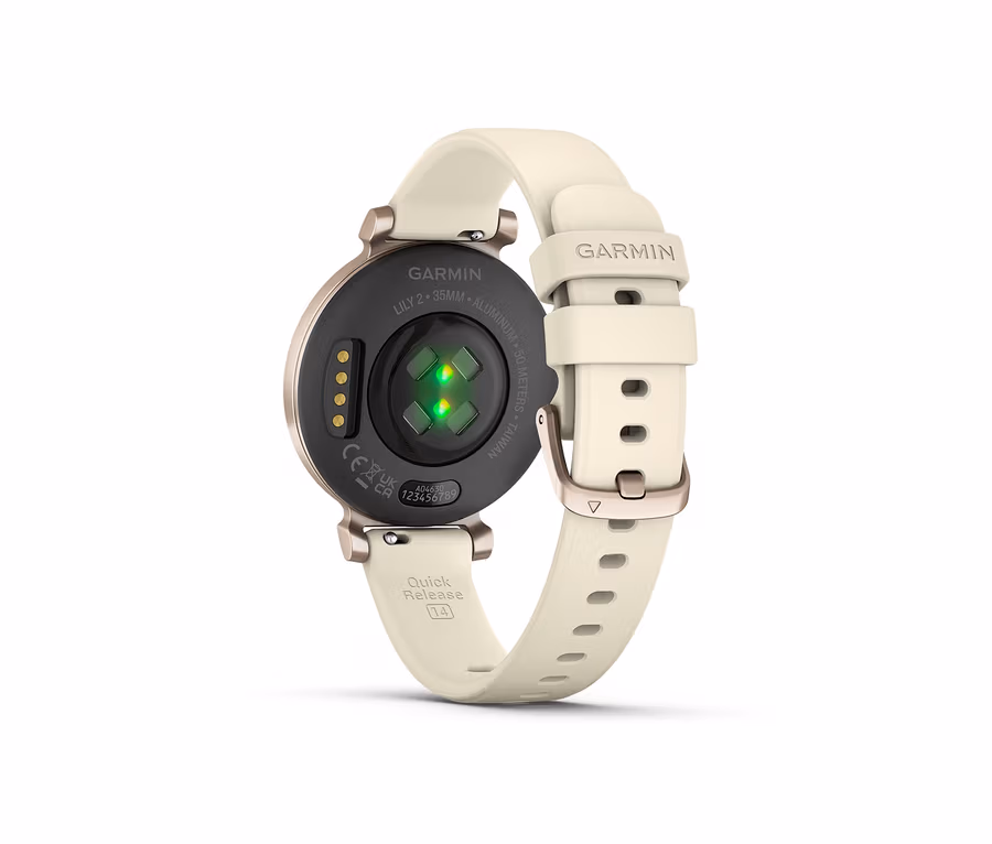 Detail der GARMIN »Lily® 2« in Cremegold, die die Gehäuserückseite und das cremefarbene Armband zeigt.