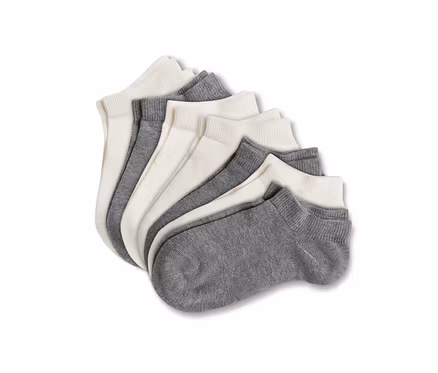 Sieben Paar Kinder-Sneakersocken in Grau und Weiss.