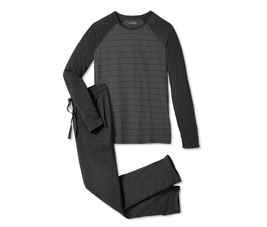 Grauer Pyjama mit langen Ärmeln und Hosen.