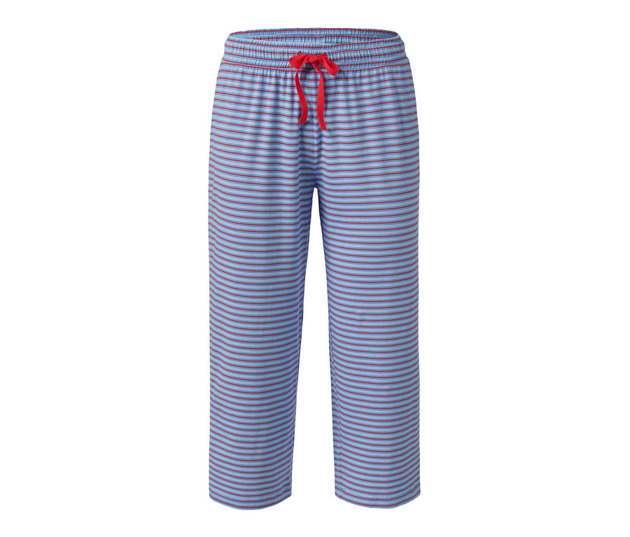 Eine blaue 3/4-Pyjamahose mit roten horizontalen Streifen und einem roten Kordelzug.