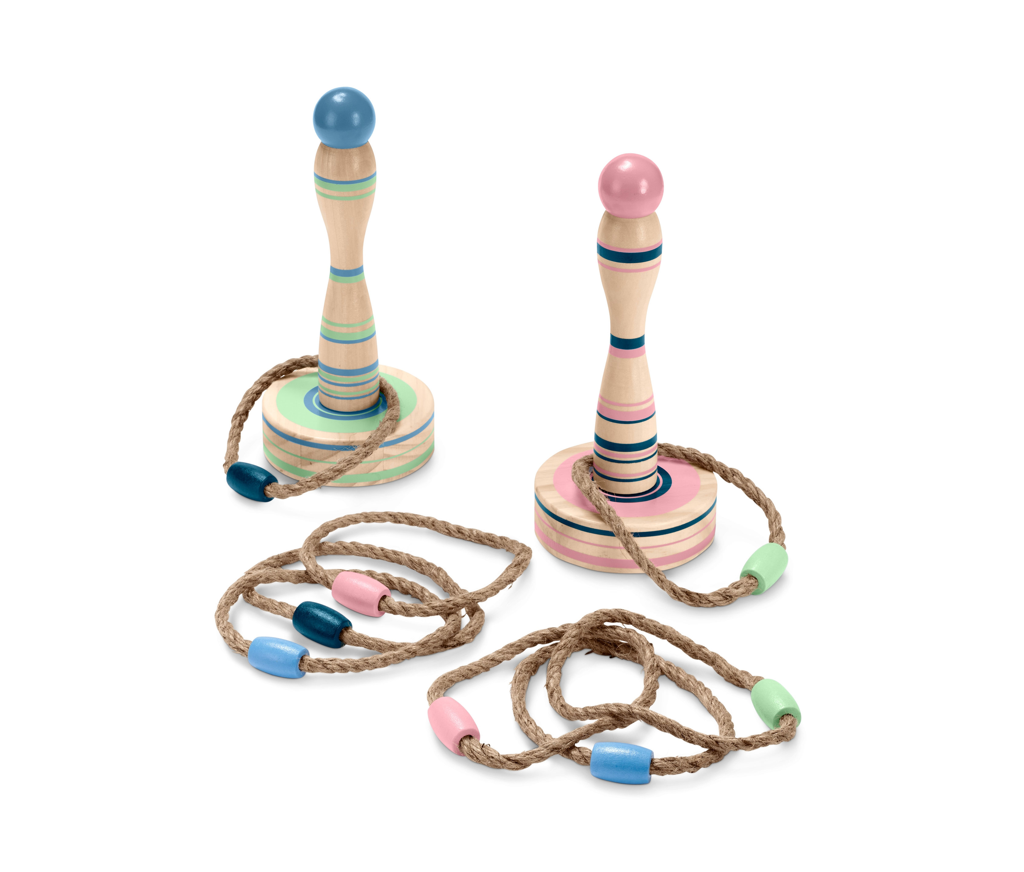 Zwei Ringwurfspiel-Ziele aus Holz mit bunten Streifen und vier Seilringe mit farbigen Holzenden.