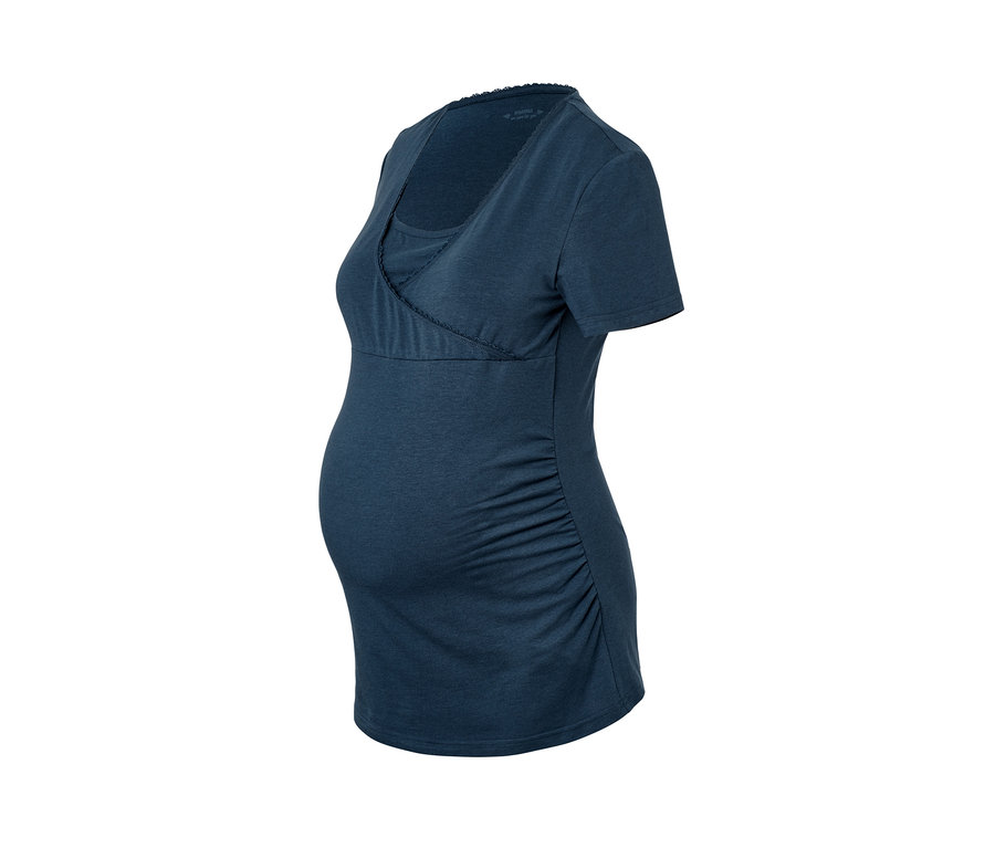 Detailaufnahme eines Umstands- und Still-Pyjamas.