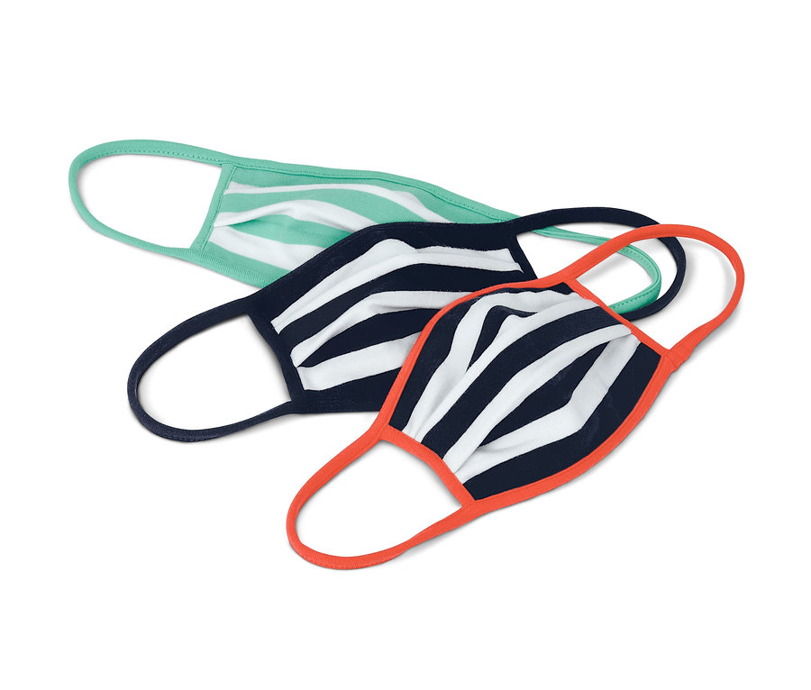 Drei Community-Masken: eine grün-weiß gestreifte, eine dunkelblau-weiß gestreifte und eine orange-weiß gestreifte.