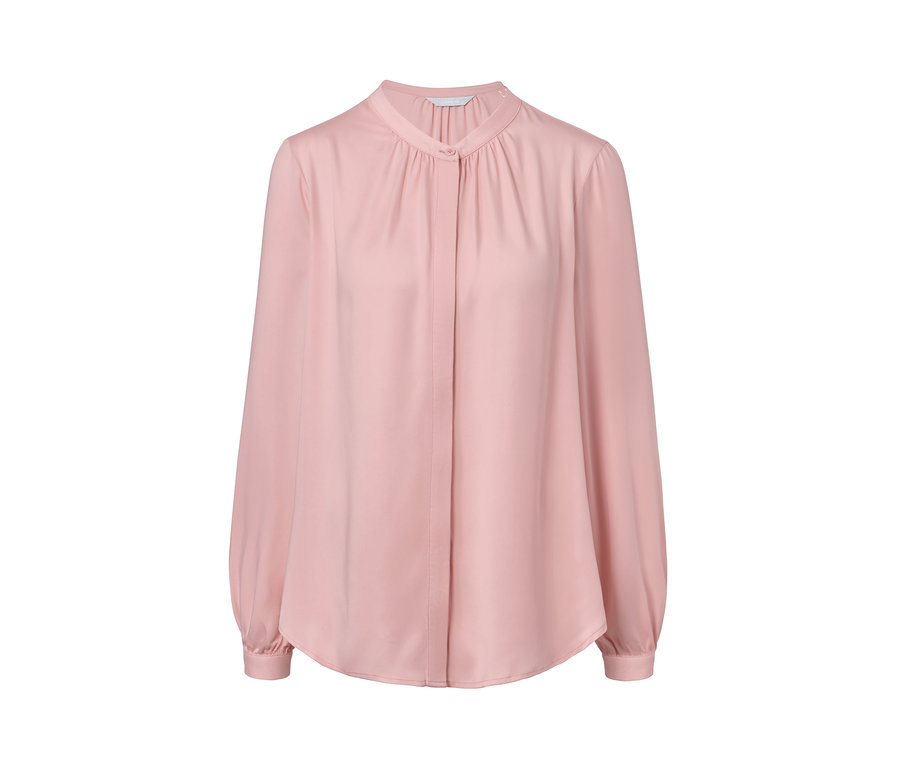Roséfarbene Bluse mit langen Ärmeln.