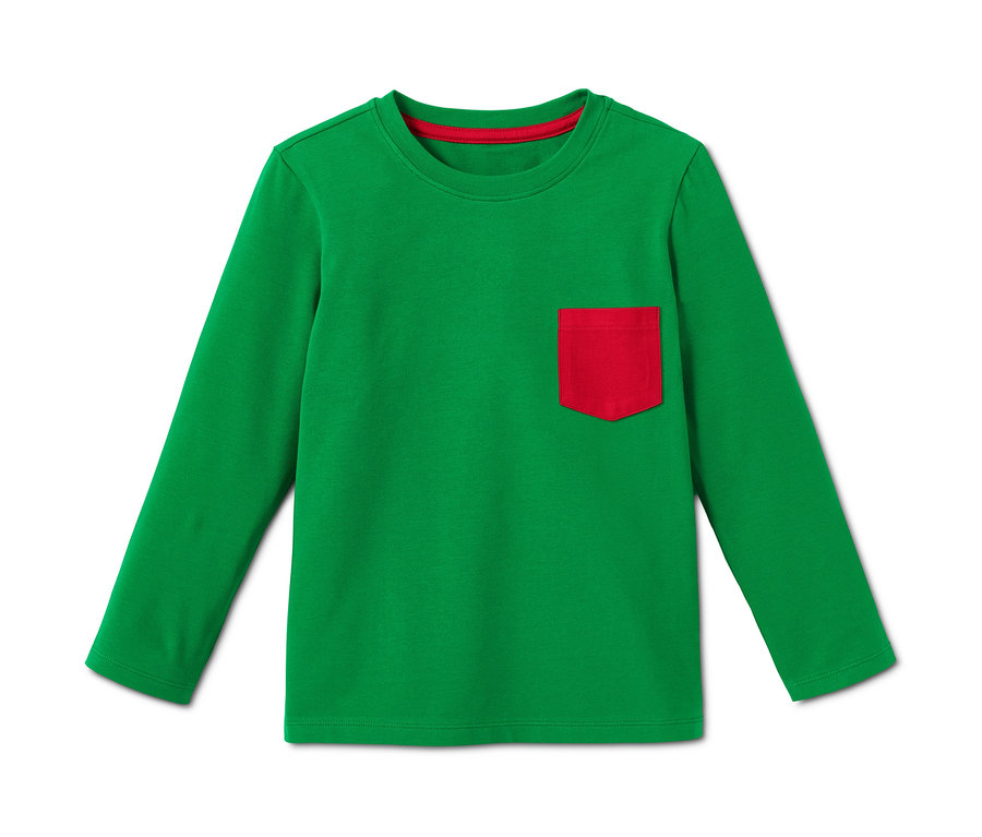 Ein grünes Langarmshirt mit einer roten Tasche.