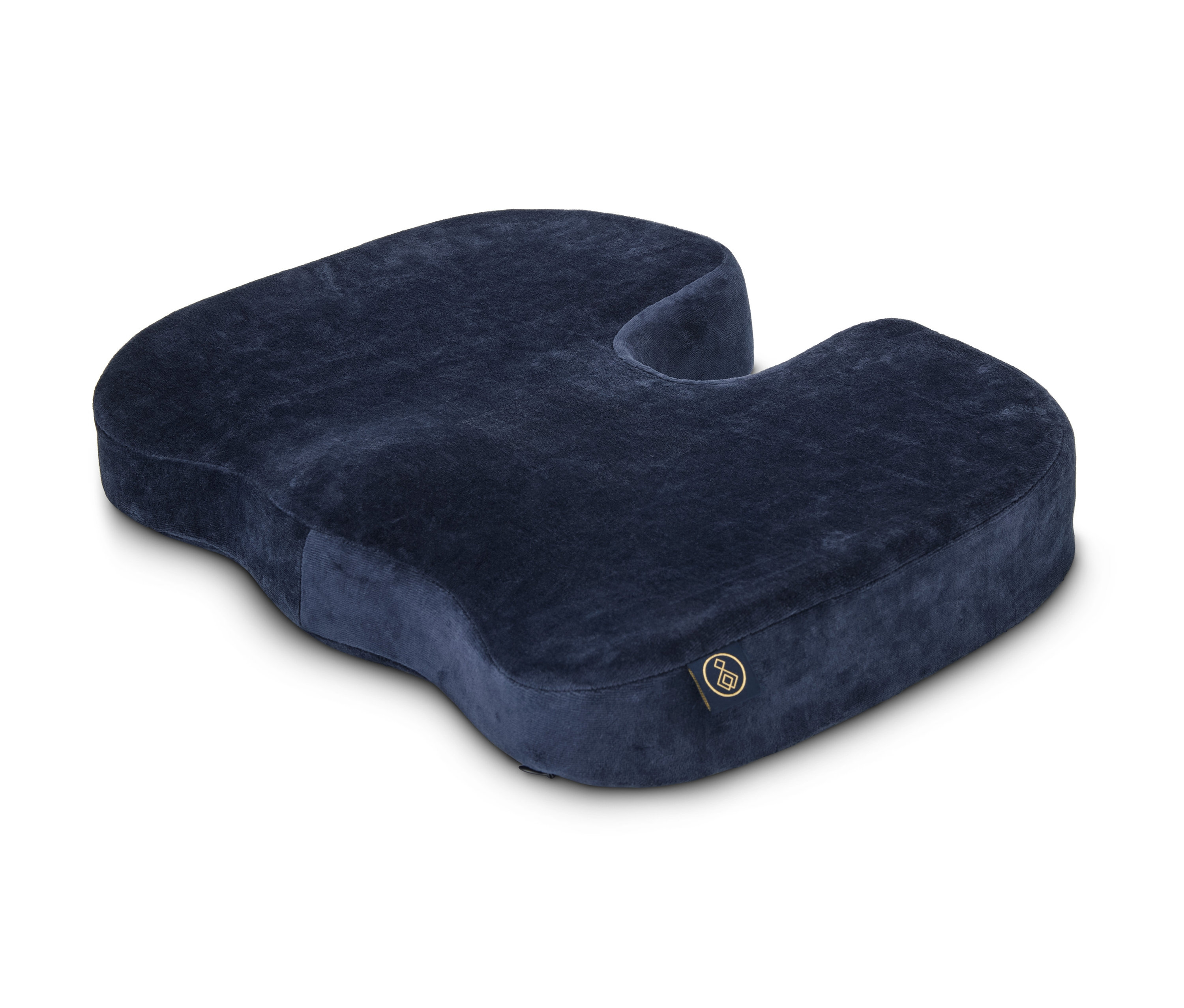 Ein marineblaues Sitzkissen mit Memory-Foam auf weißem Hintergrund.