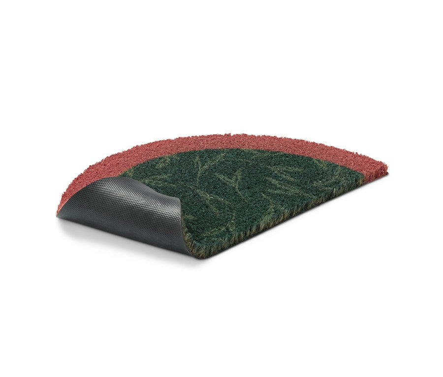 Halbkreisförmige Kokos-Fußmatte mit rotem Rand und grünem Muster.