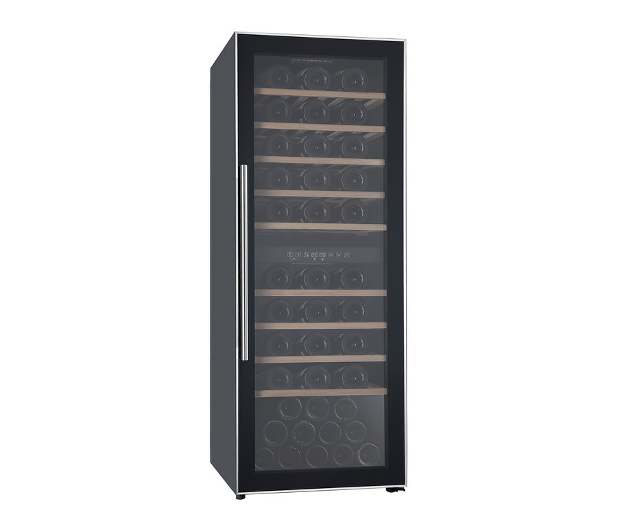 Ein schwarzer Respekta®-Weinkühlschrank »WKS77«, G (von A bis G) ist mit Weinflaschen gefüllt.
