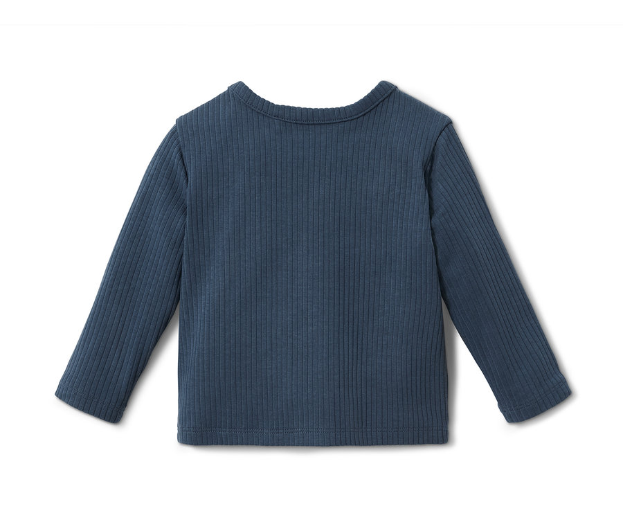 Ein blaues Baby-Rippshirt.