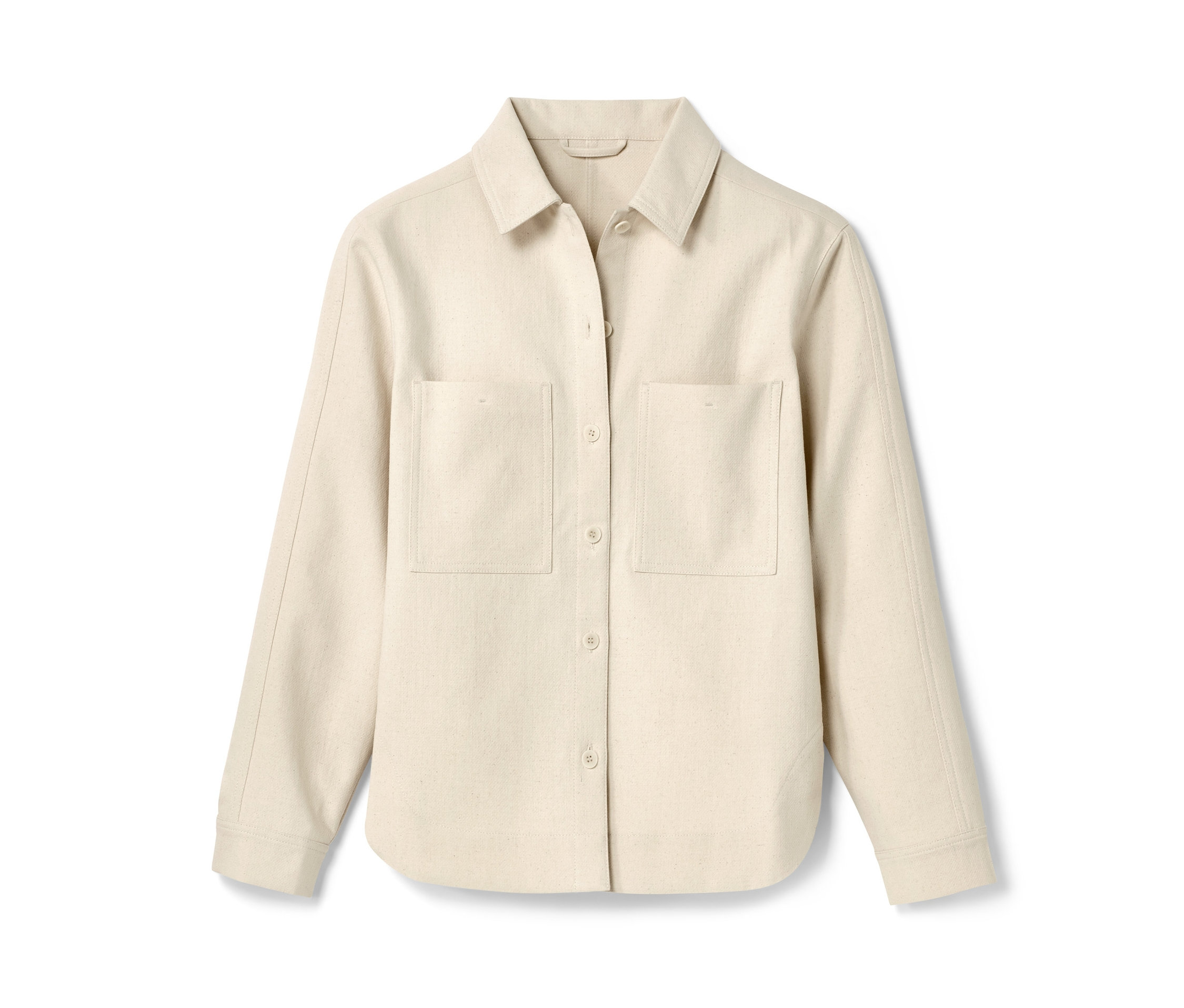 Eine cremefarbene NAH/STUDIO Blusenjacke aus ungefärbter Baumwolle mit langen Ärmeln und zwei Taschen.