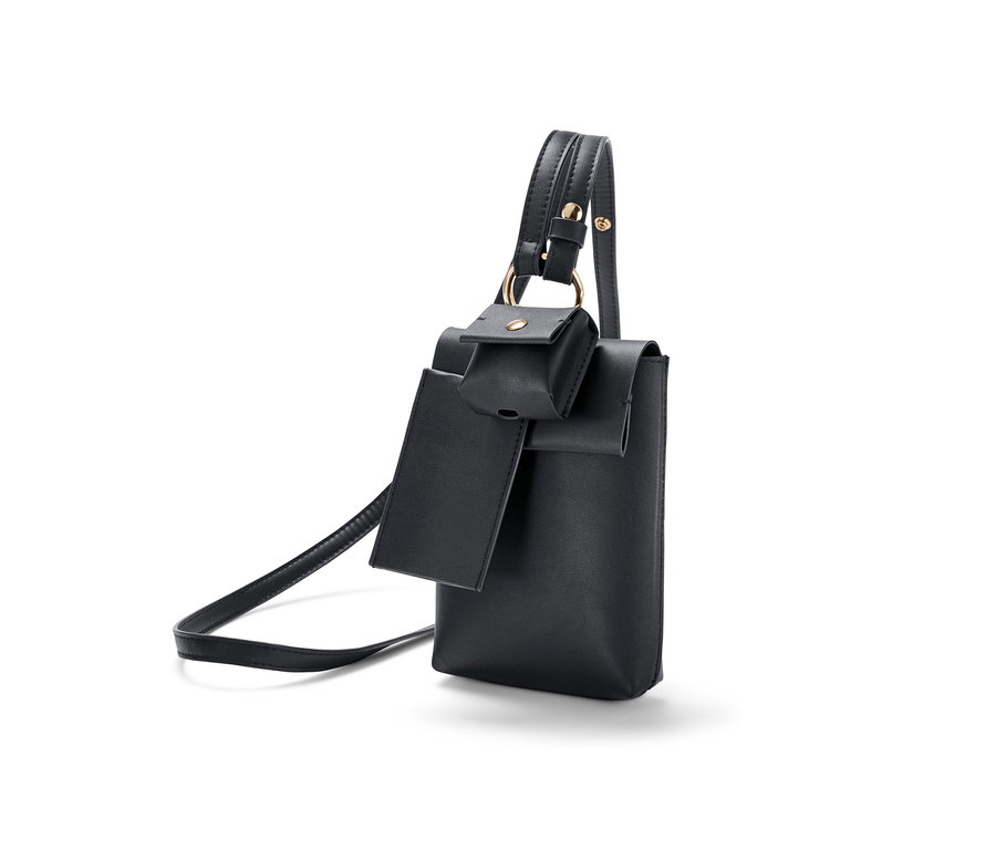 Schwarze Mini-Tasche mit Riemen.