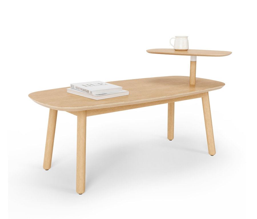 Beiger Couchtisch mit Büchern und Tasse.