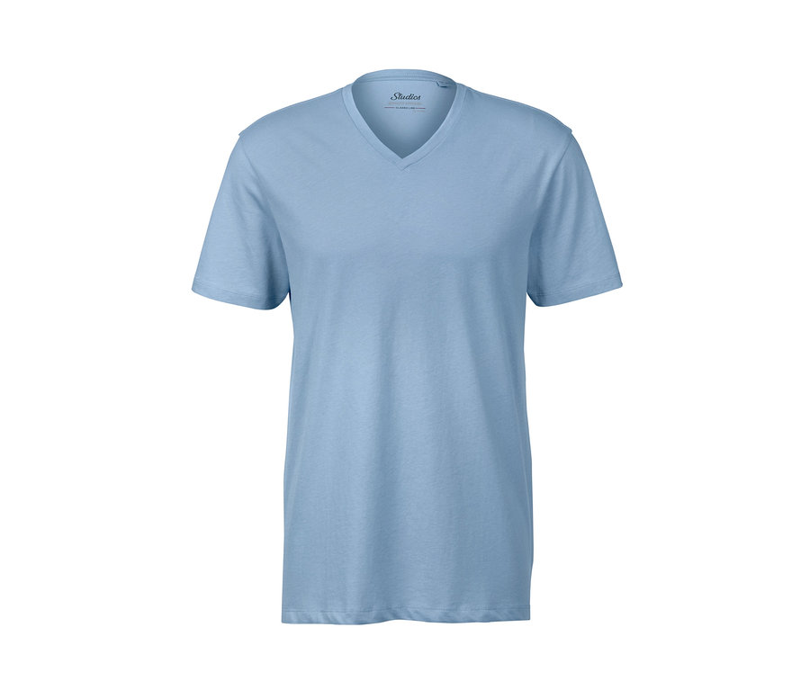 Ein hellblaues Jersey-Pyjama-Oberteil mit kurzen Ärmeln und V-Ausschnitt.