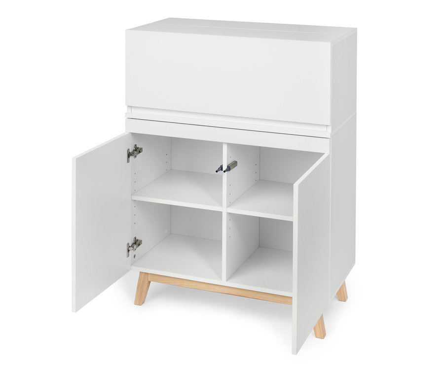 Weißer Officeschrank mit offenen Türen und Regalen.