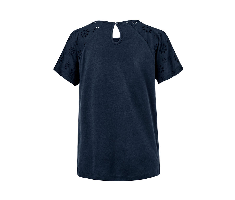 Dunkelblaues Shirt mit Stickerei an Ärmeln und oberem Rücken.
