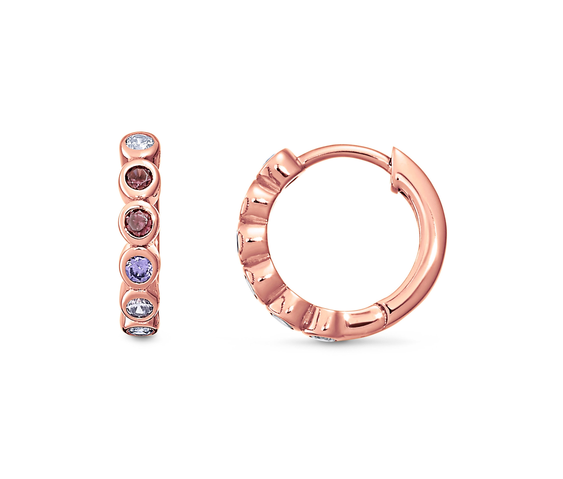 Zwei Creolen: eine mit bunten Zirkonia und eine rosévergoldet.