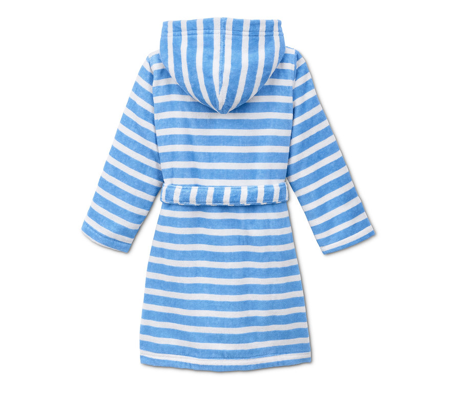 Rückansicht eines hellblau-weiß gestreiften Kinderbademantels.