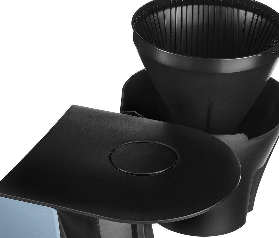 Detailaufnahme einer graublauen »Let's Brew« Filterkaffeemaschine.