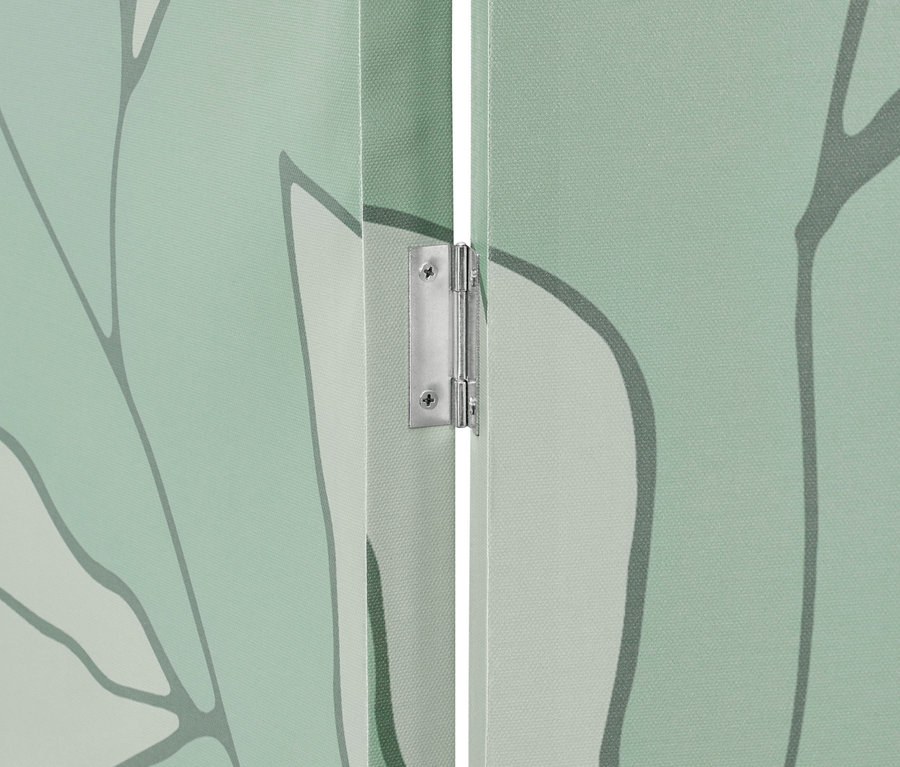 Detailaufnahme eines Paravents mit silbernen Scharnieren und Blattmuster.