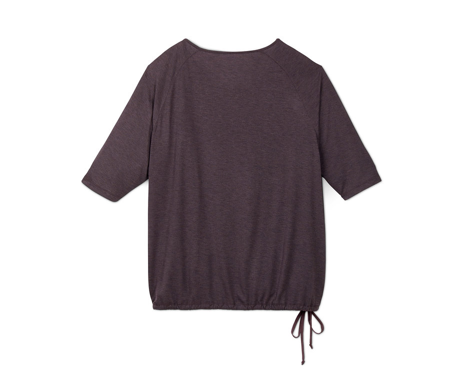 Ein Sportshirt mit kurzen Ärmeln und einem Kordelzug am unteren Saum.