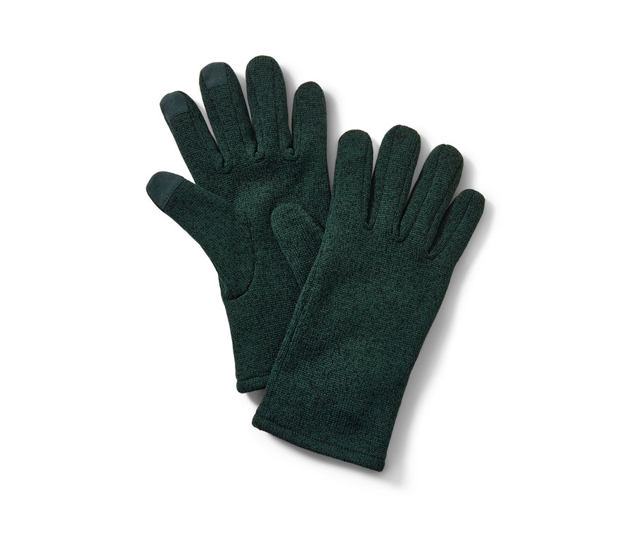 Zwei grüne Strickfleece-Handschuhe liegen übereinander.