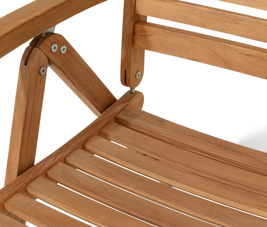 Detailansicht eines Teak-Hochlehners mit verstellbarer Rueckenlehne.