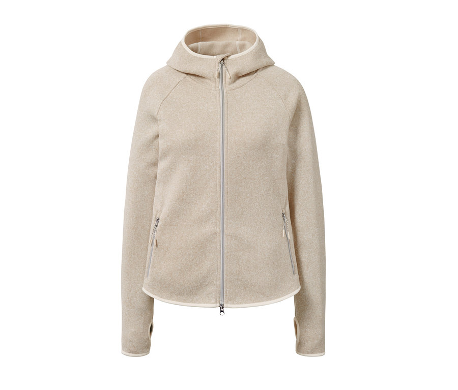 Eine beige Strickfleece-Jacke mit Reißverschluss und Kapuze.