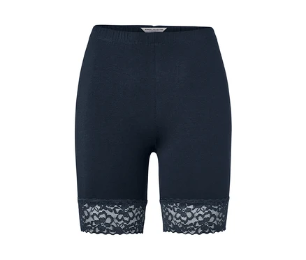 Dunkelblaue Radlershorts mit Spitzenborte.