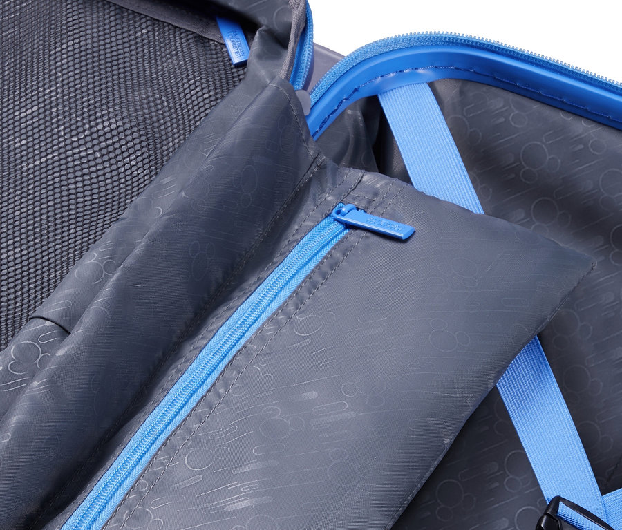 Innenansicht eines blauen American Tourister »Mickey Clouds« Spinner.