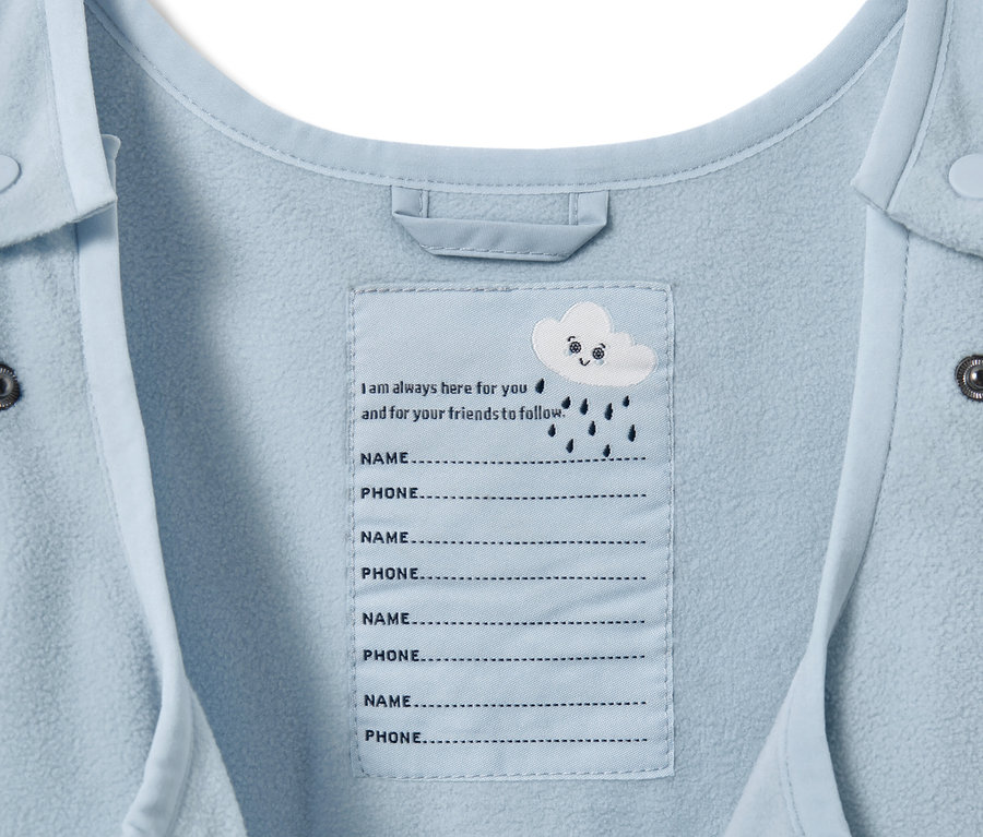 Hellblaue Kleinkind Thermo-Regenhose mit Platz für Name und Telefonnummer.