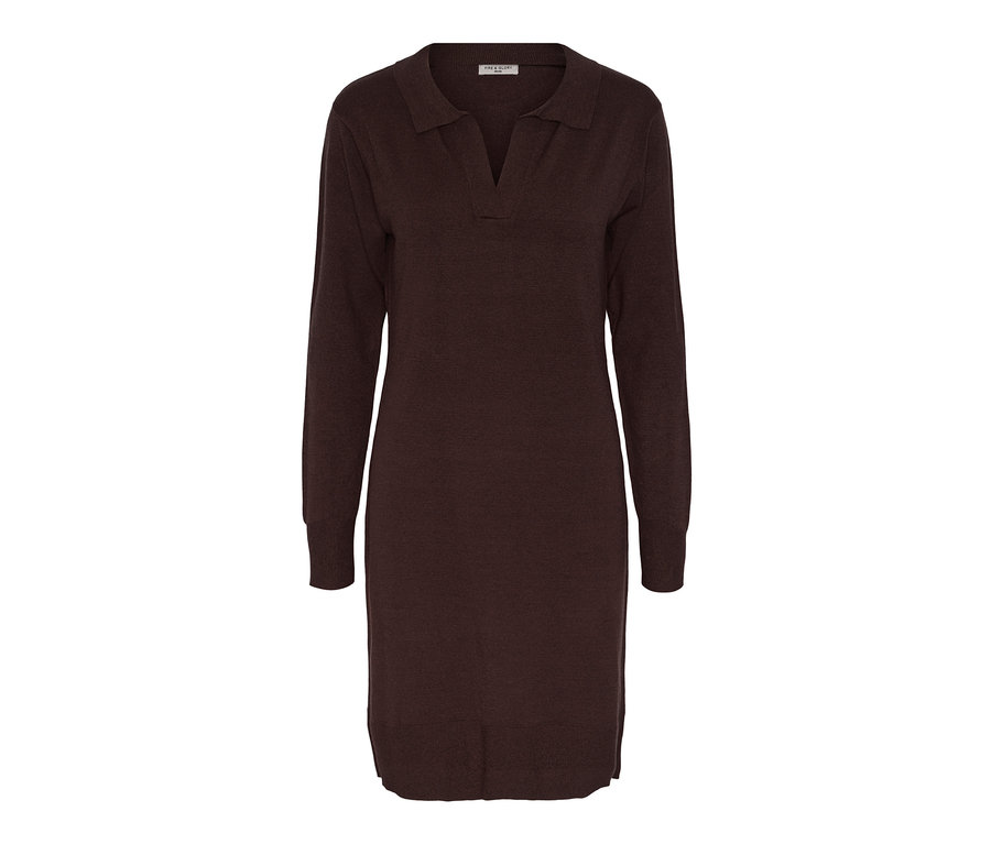 Braunes Strickkleid.