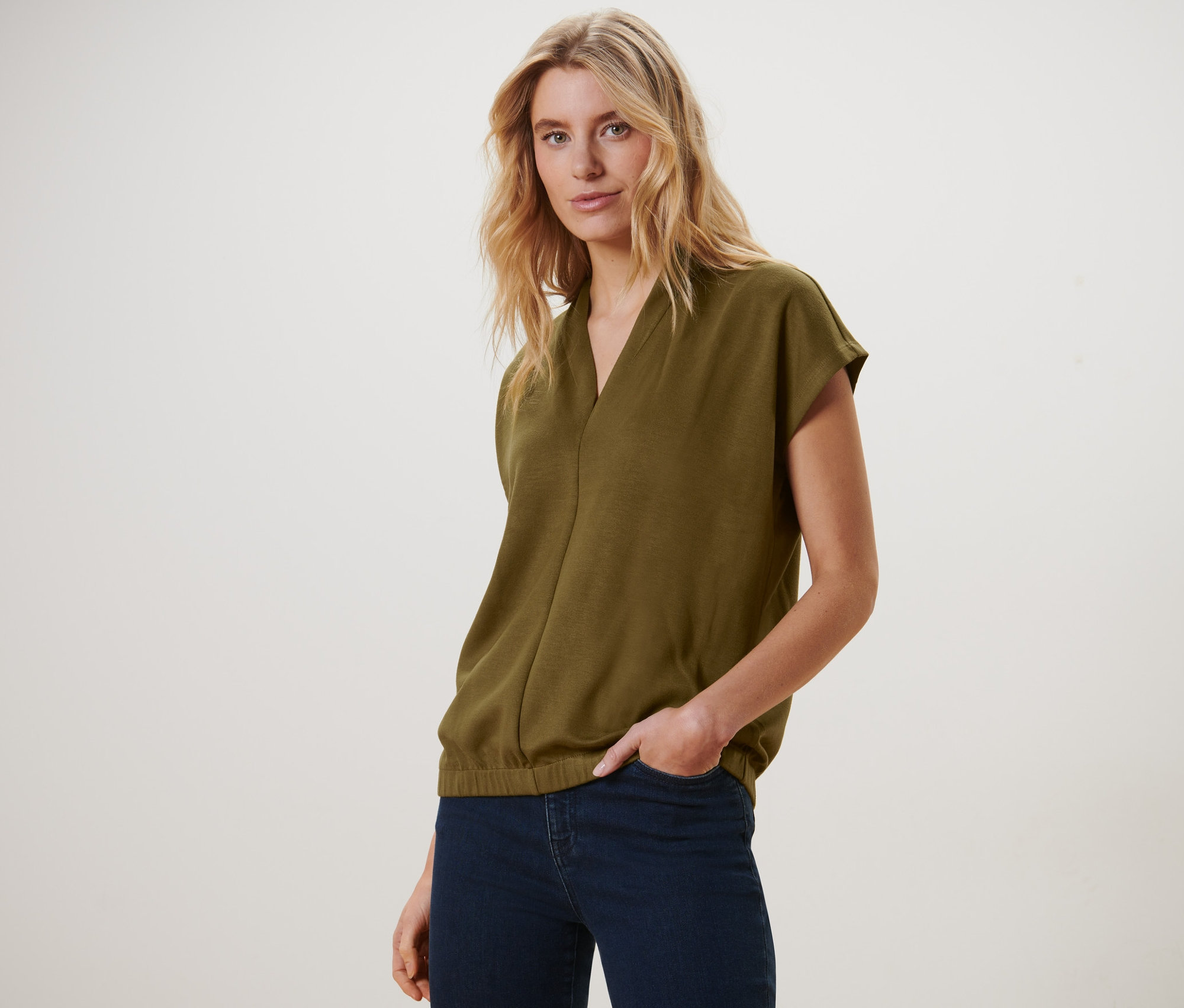 Thumbnail - Tchibo - Blusenshirt mit V-Ausschnitt - Damen - Gr. M - olivgrün