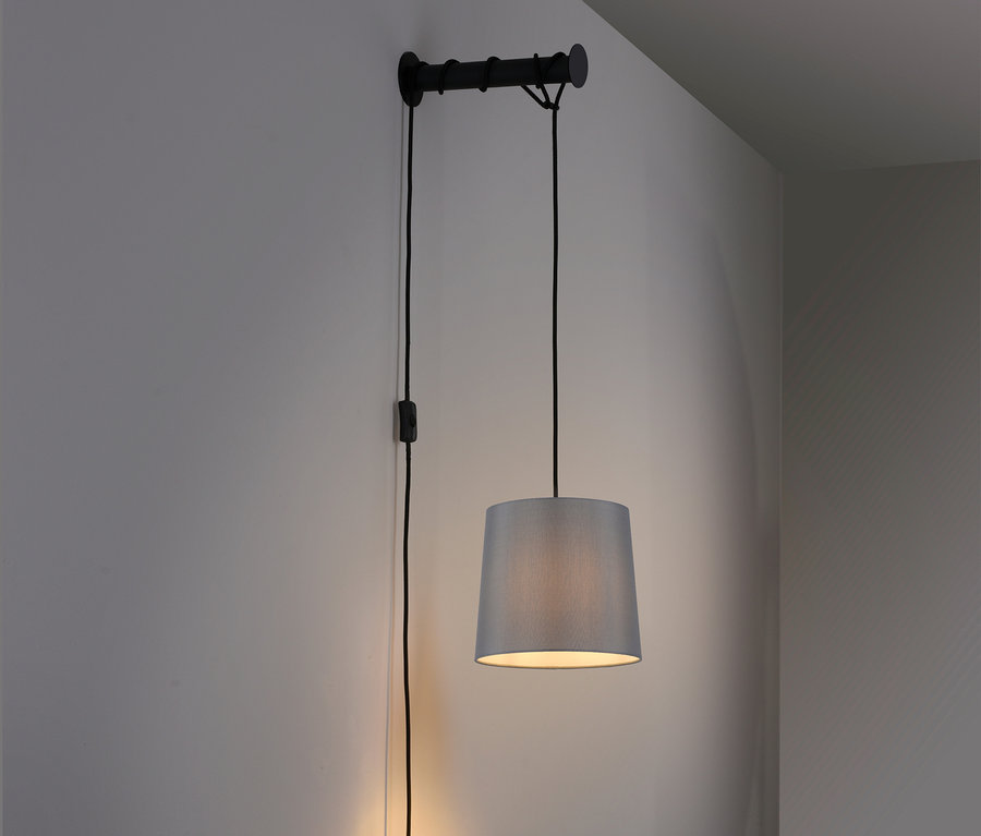 Paul Neuhaus Wandleuchte »Pilua« an der Wand.