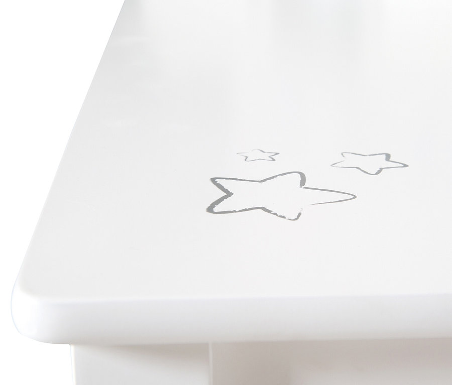 Detailansicht einer weißen roba Kindersitzgruppe »Little Stars« mit Sternen.