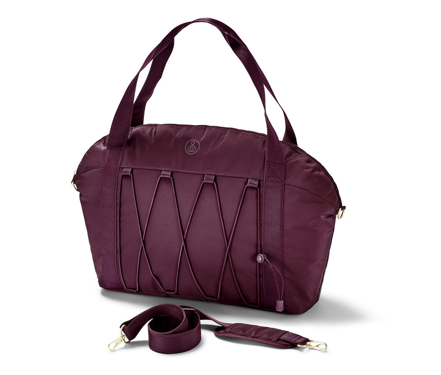 Violette Sporttasche mit Trägern und elastischer Schnur auf der Vorderseite.