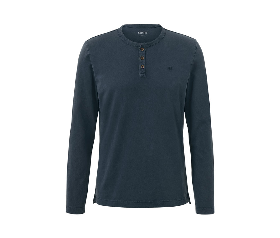 Dunkelblaues Henley »Mustang« Langarmshirt mit drei Knöpfen.