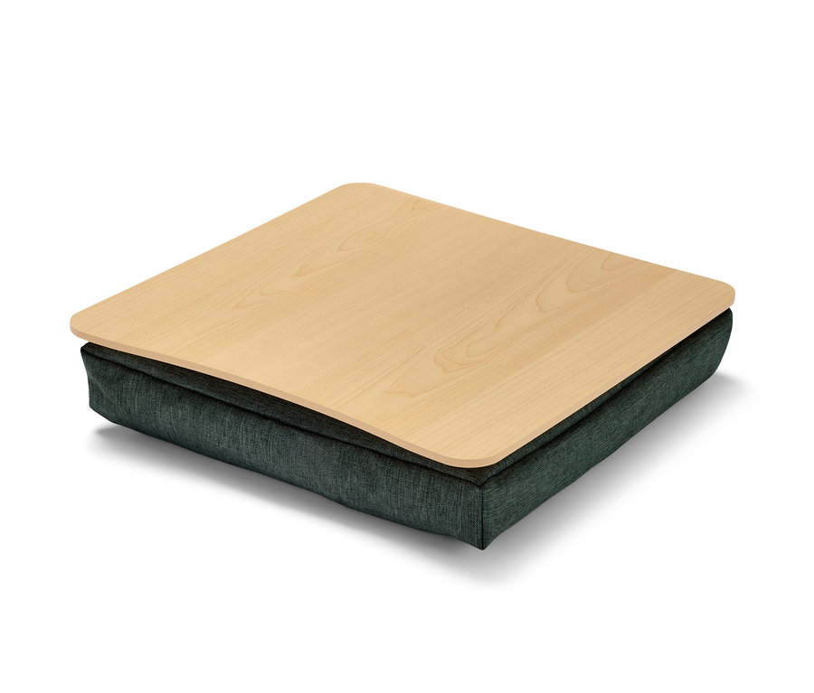 Laptoptisch mit Kniekissen mit einer Holzplatte auf einem dunkelgrauen Kissen.