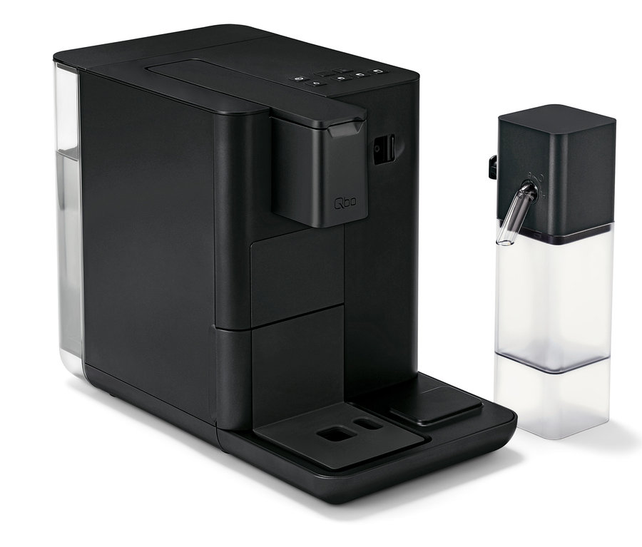 Schwarze Qbo MILK MASTER Velvet Black Kaffeemaschine mit Milchbehälter.