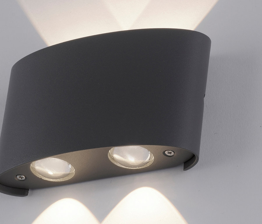 Detail einer grauen Paul Neuhaus LED-Outdoor-Wandleuchte »Carlo« an einer Wand.