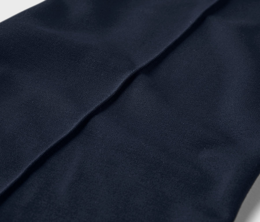 Detailaufnahme einer Jerseyhose mit Biese.