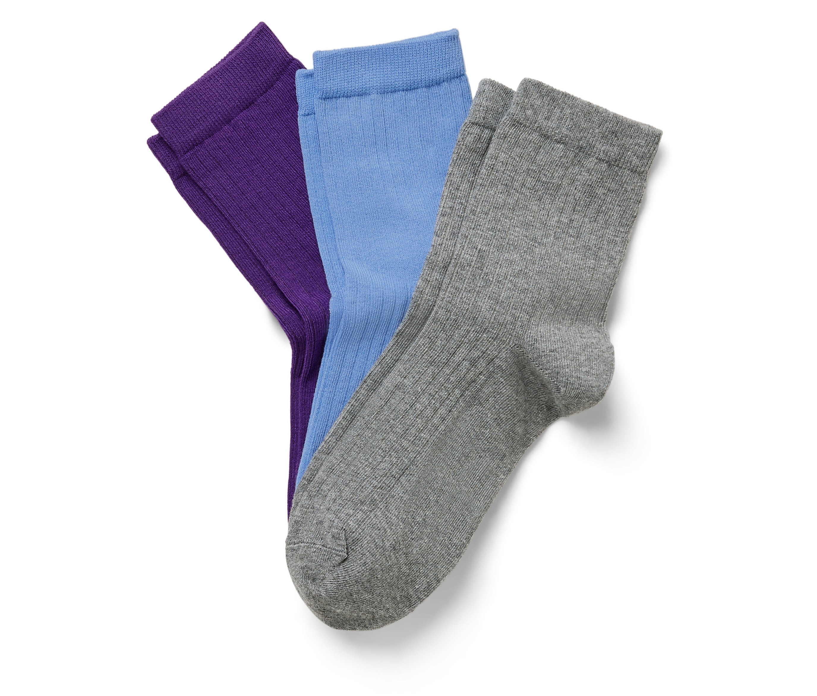 Drei Paar gerippte Socken: lila, blau und grau.