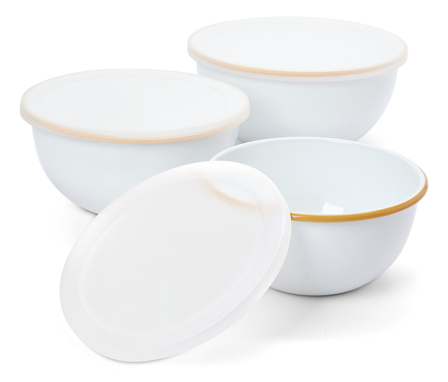 Drei weiße Schüsseln mit Deckel auf weißem Hintergrund.