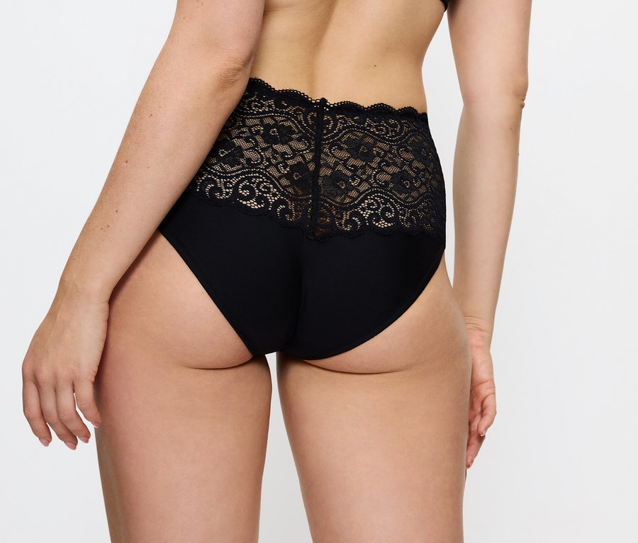 Rückansicht einer Frau, die einen schwarzen Spitzen-BH und Höschen trägt.