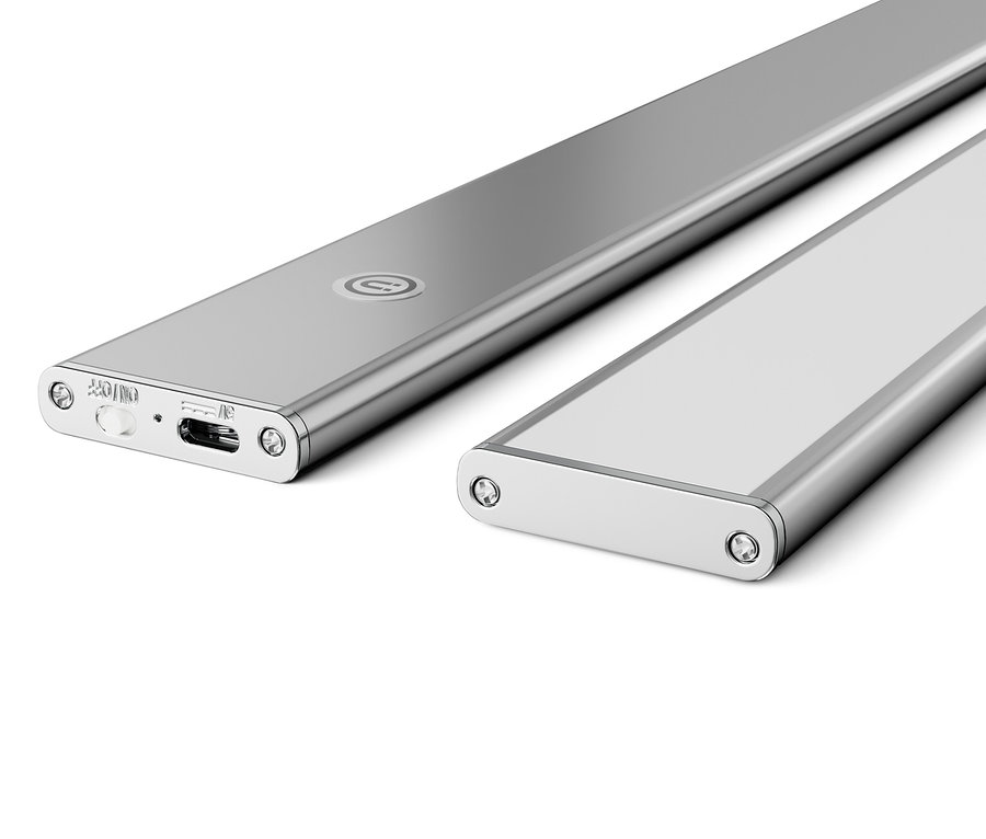 Zwei silberne LED-Leuchten auf einem weißen Hintergrund.