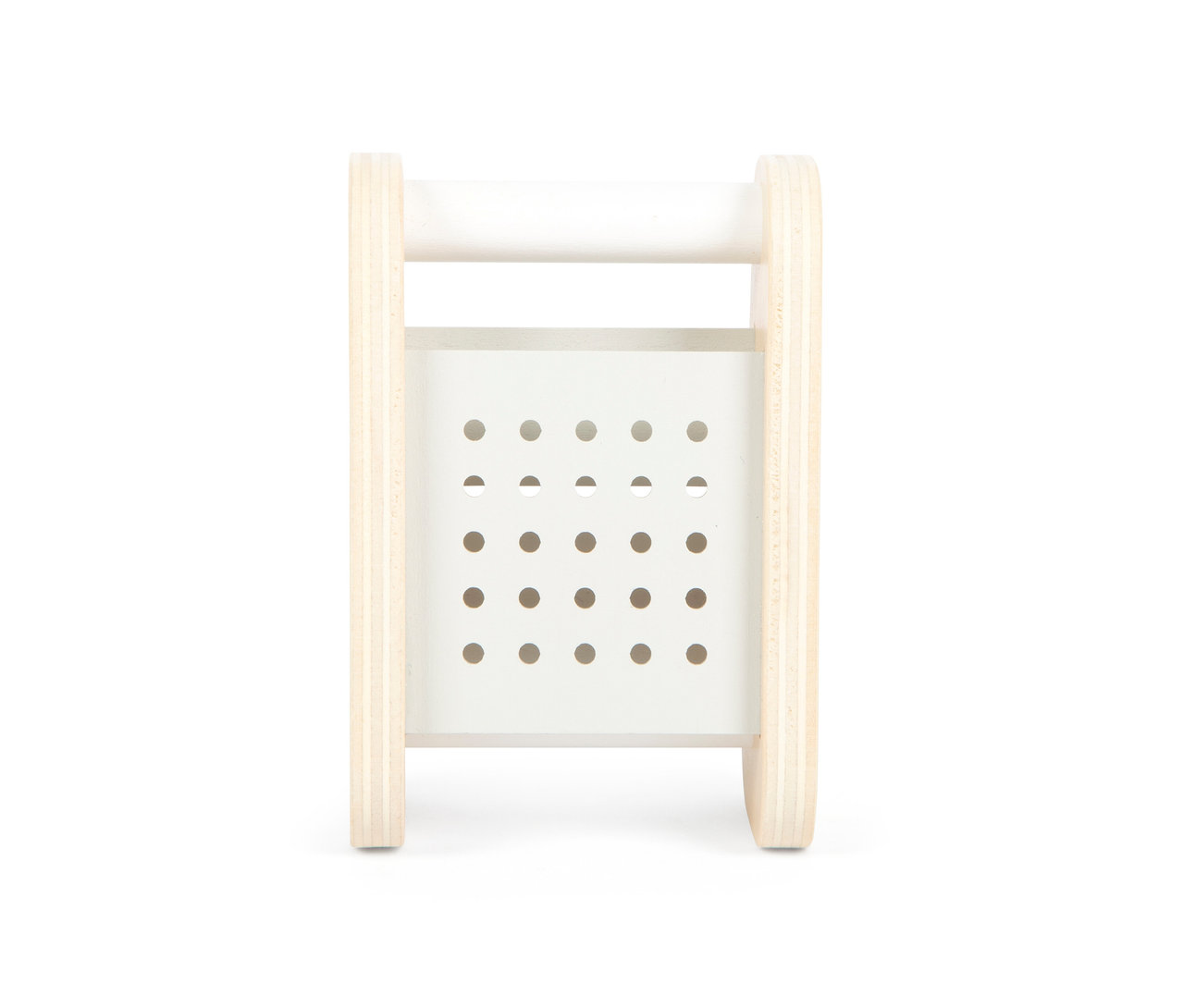 Leerer Holzwagen mit weißer, perforierter Vorderseite.